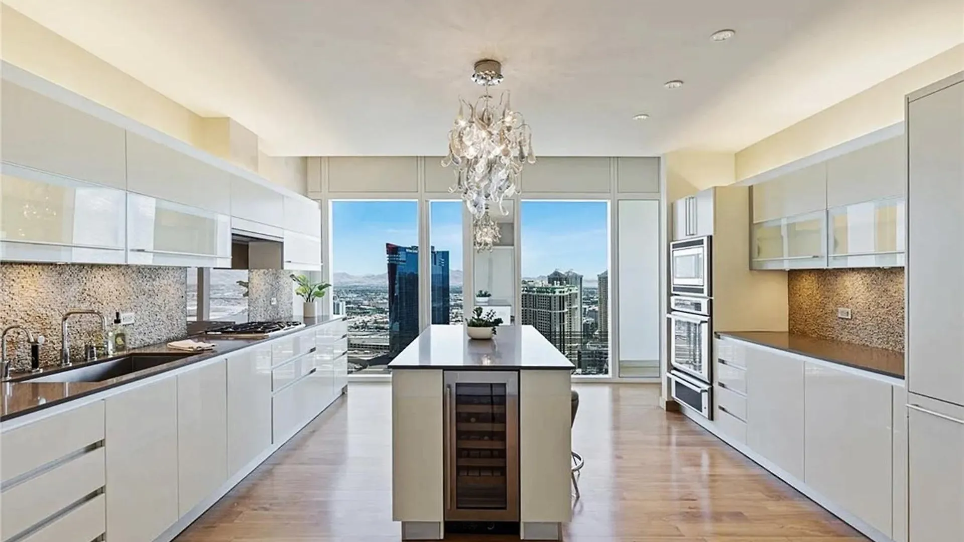 Elegant Two-Bedroom Corner Residence Las Vegas