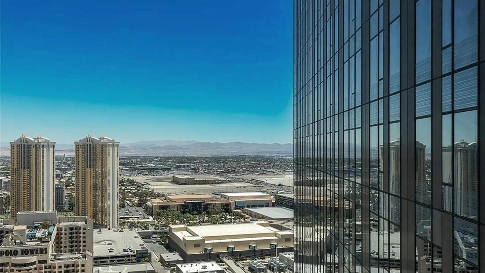 Elegant Two-Bedroom Corner Residence Las Vegas